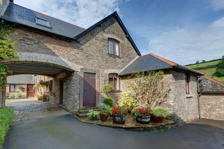 BROOK COTTAGE, family friendly, with open fire in Newton Ferrers