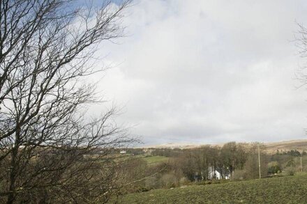 THE ANNEXE, HIGHER LYDGATE FARMHOUSE, pet friendly in Postbridge