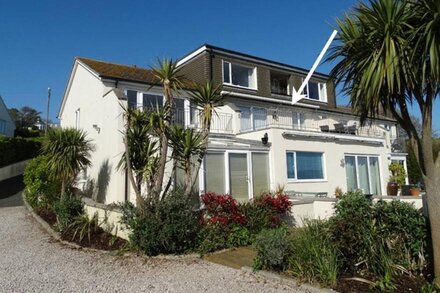 3 TARIFA, family friendly, country holiday cottage in Bigbury-On-Sea