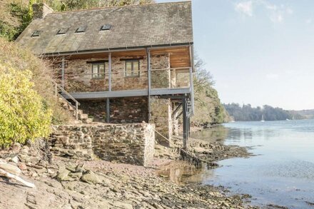 SANDRIDGE BOATHOUSE, family friendly, with open fire in Stoke Gabriel