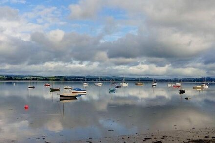 1 THE QUAY, pet friendly, luxury holiday cottage in Lympstone