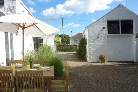 LITTLE BARN COTTAGE, family friendly, with open fire in Portloe