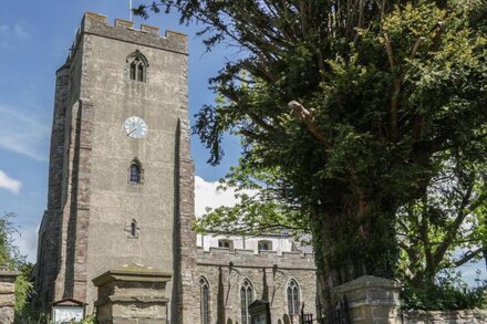 FERN HOUSE, pet friendly, character holiday cottage in Leintwardine