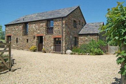 THE RED BARN, pet friendly, luxury holiday cottage in Lydford