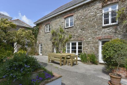 THE BARN, family friendly, luxury holiday cottage in Aveton Gifford