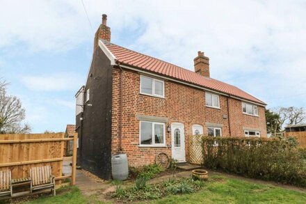 2 HILLSIDE COTTAGES, pet friendly in Felixstowe, Suffolk