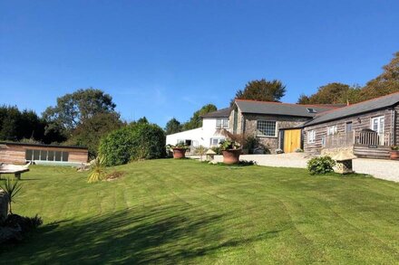 Old Windmill Cottage & Barn with heated outdoor pool and hot tub. Near Fowey