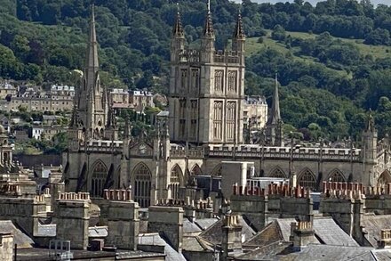 Beautiful Bath Apartment with Views!