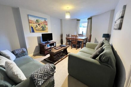 2 Bedroom Basement Apartment ST9A, Ryde