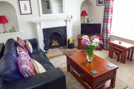 LOCKTON COTTAGE, family friendly, with open fire in Pickering