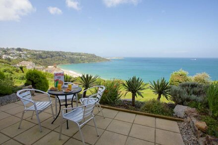 Prime seaside location, wonderful sea terrace and gardens, car parking, Wifi