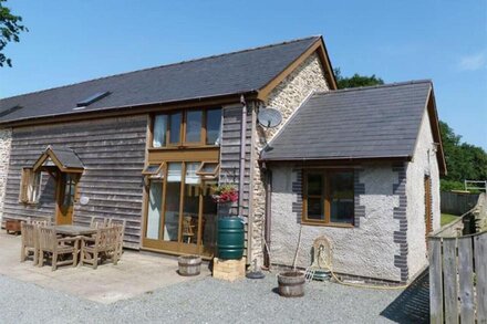 Pwllyn - Four Bedroom House, Sleeps 6