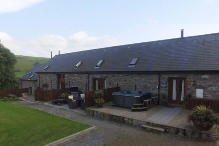 Onnen Fawr Barn - Four Bedroom House, Sleeps 11