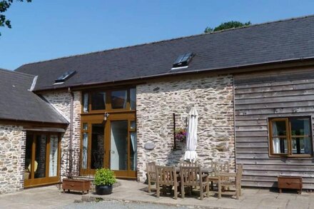 Tycanol - Four Bedroom House, Sleeps 7