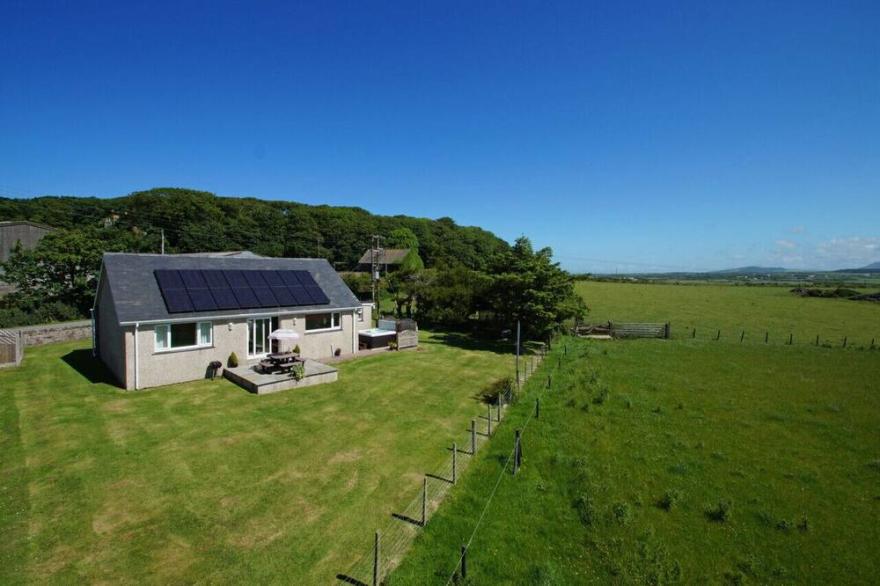 Bwthyn Carreg - Three Bedroom House, Sleeps 8