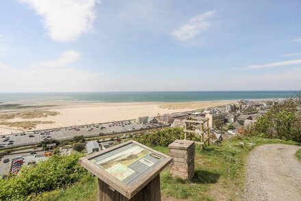 THE INGLE, romantic, character holiday cottage in Barmouth