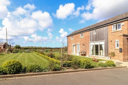 THE OLD STABLES, with a garden in Mere Brow