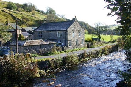 A superb holiday home within the Yorkshire Dales, w/ Wifi, wood burner & stones throw from pub.