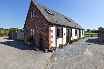 Bwthyn Banw - One Bedroom House, Sleeps 2