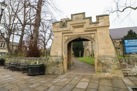 CHAPEL COTTAGE, character holiday cottage in Corbridge