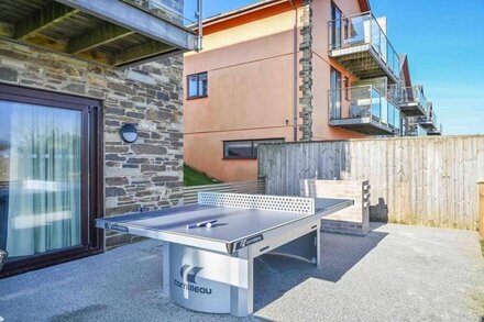 Retallack Resort - ‘Snug with Games Room & Hot Tub for 12