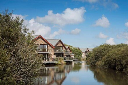 Retallack Resort Waters Edge with Private Hot tub