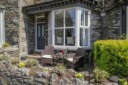 NUTKIN COTTAGE, family friendly, with open fire in Windermere