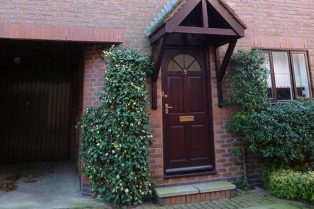 Modern Townhouse In The Heart Of Historic Beverley