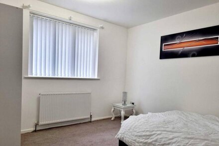 Two Bedroom House On The Famous Curry Mile!