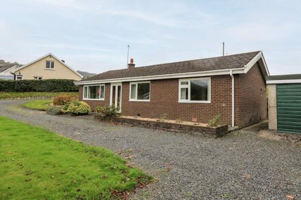 LLWYNON, pet friendly, character holiday cottage in Aberystwyth