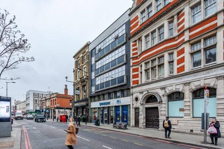 Stylish and newly redecorated One Bedroom oasis in Kensington