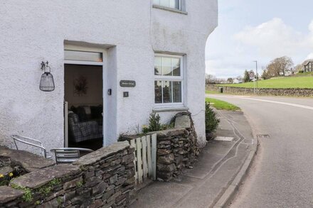 MEADOW COTTAGE, pet friendly, with open fire in Staveley