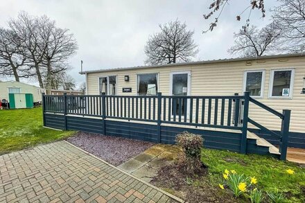 Beautiful caravan with decking at Carlton Meres  Park in Suffolk ref 60056M