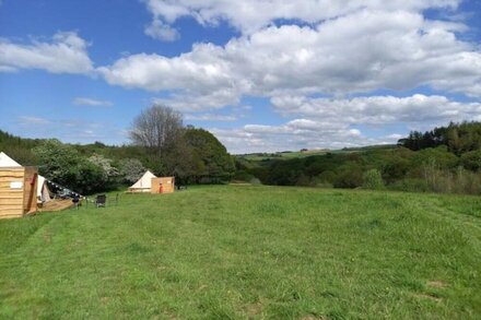 2,Quiet site:own kitchen/bathroom*electric*logfire