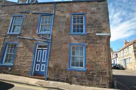 Auld Fisher's Catch- homely apartment near the sea