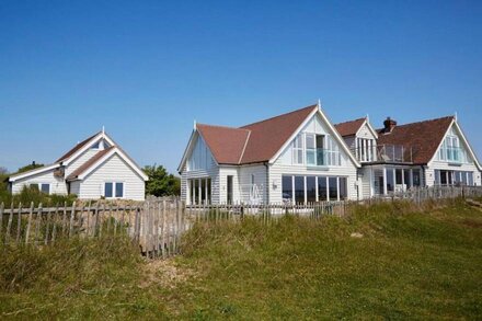 Spinneys & Boathouse · Exclusive Beachfront Holiday Home in Thorpeness