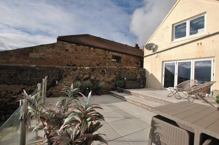 The Wendy House-seafront cottage, incredible views