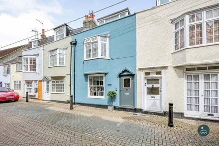 Cobb Cottage - Harbourside, permit parking