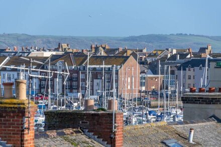 Home & A'Wey - Holiday home near harbour