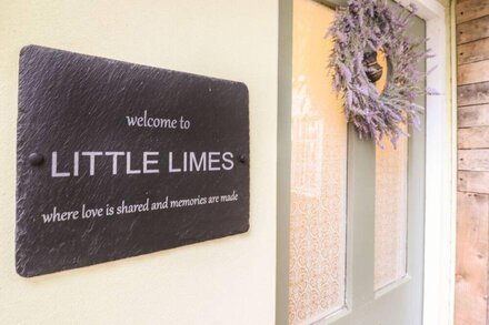 LITTLES LIMES, country holiday cottage, with a garden in Woodbridge