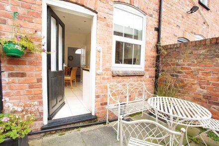 Stylish and Cosy 2 Bedroom Home Retreat in Chester