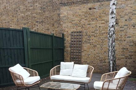 Arty & Cosy 2BD Flat with a Garden - Bethnal Green