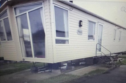 3 bedroom caravan own parking space