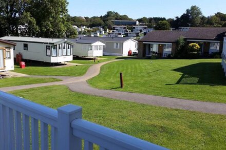 Harvey’s Hideaway Lodge - 6Berth(Superior), Child & Pet Friendly, Private Beach