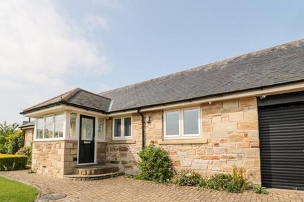 THE CROFT, family friendly, with hot tub in Alnwick