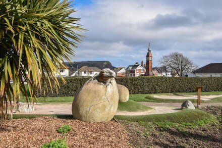 SUNRISE VIEW, pet friendly, country holiday cottage in Seaton, Devon