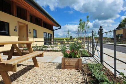 Sleeps 8, 4 Bedrooms, Dogs Welcome, No Smoking, Wood burner, Wi-Fi*, Garden, Games Room