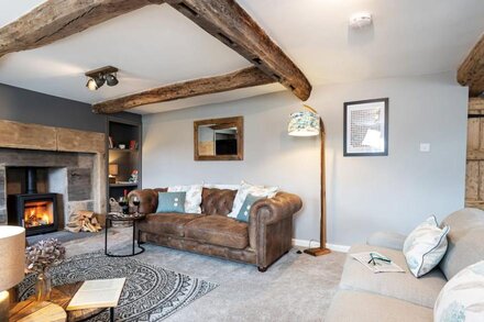 LONGLANDS FARM COTTAGE, family friendly, with hot tub in Cartmel