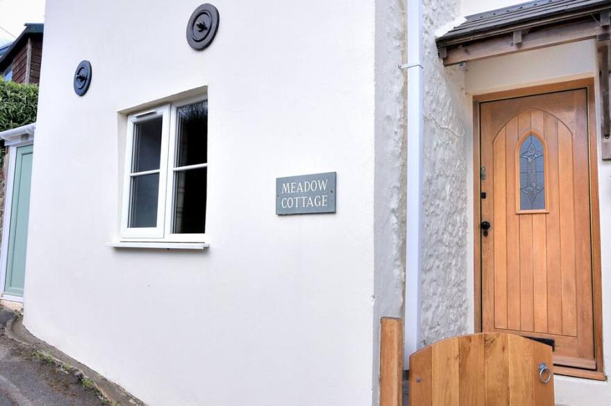 MEADOW COTTAGE, pet friendly, character holiday cottage in Charmouth