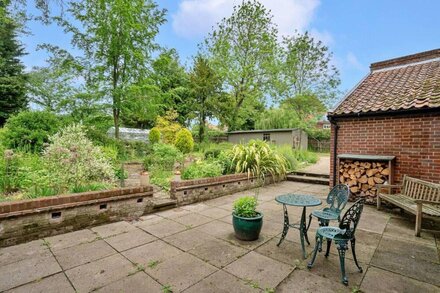 Two bedroom Annexe, with swimming pool and tennis court